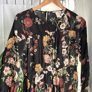 Size 8 H&M floral, long sleeve dress. Full of flow and comfort.